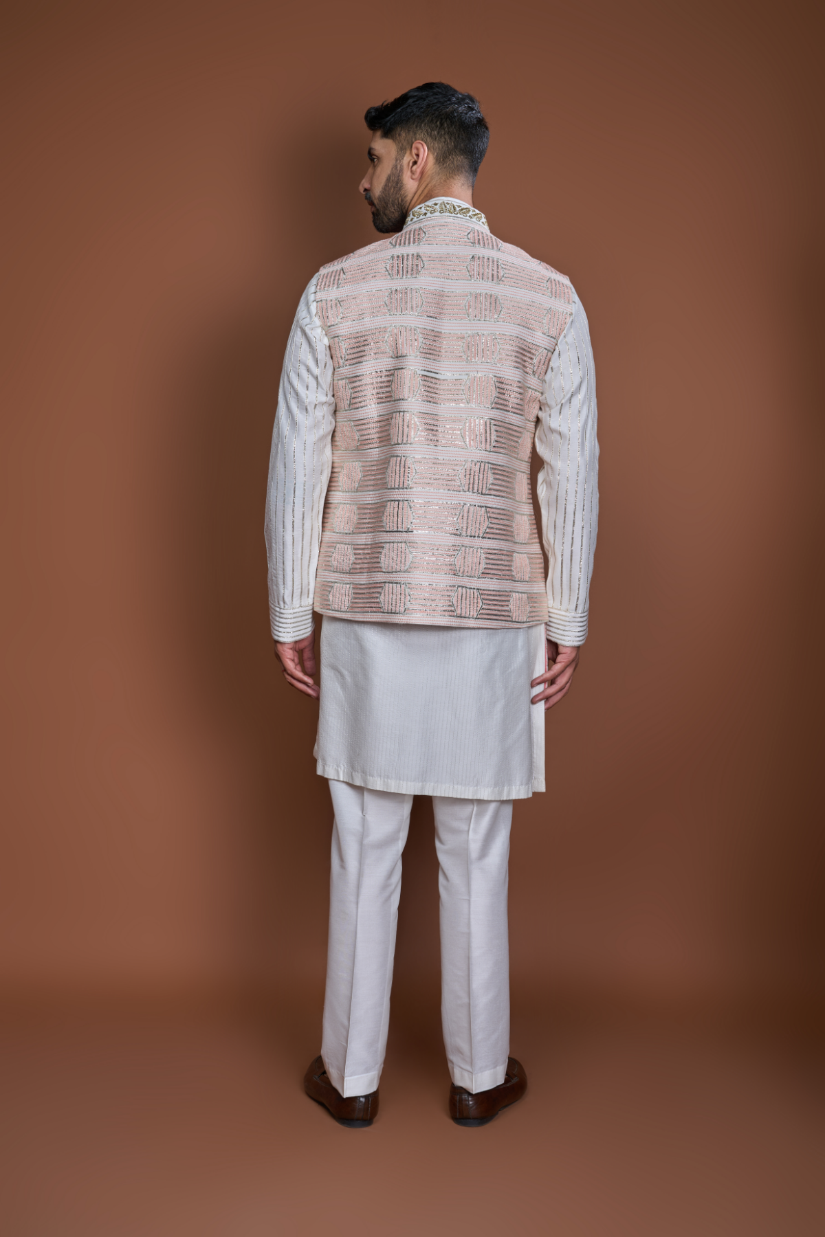 Off white peach thread textured bandi kurta set