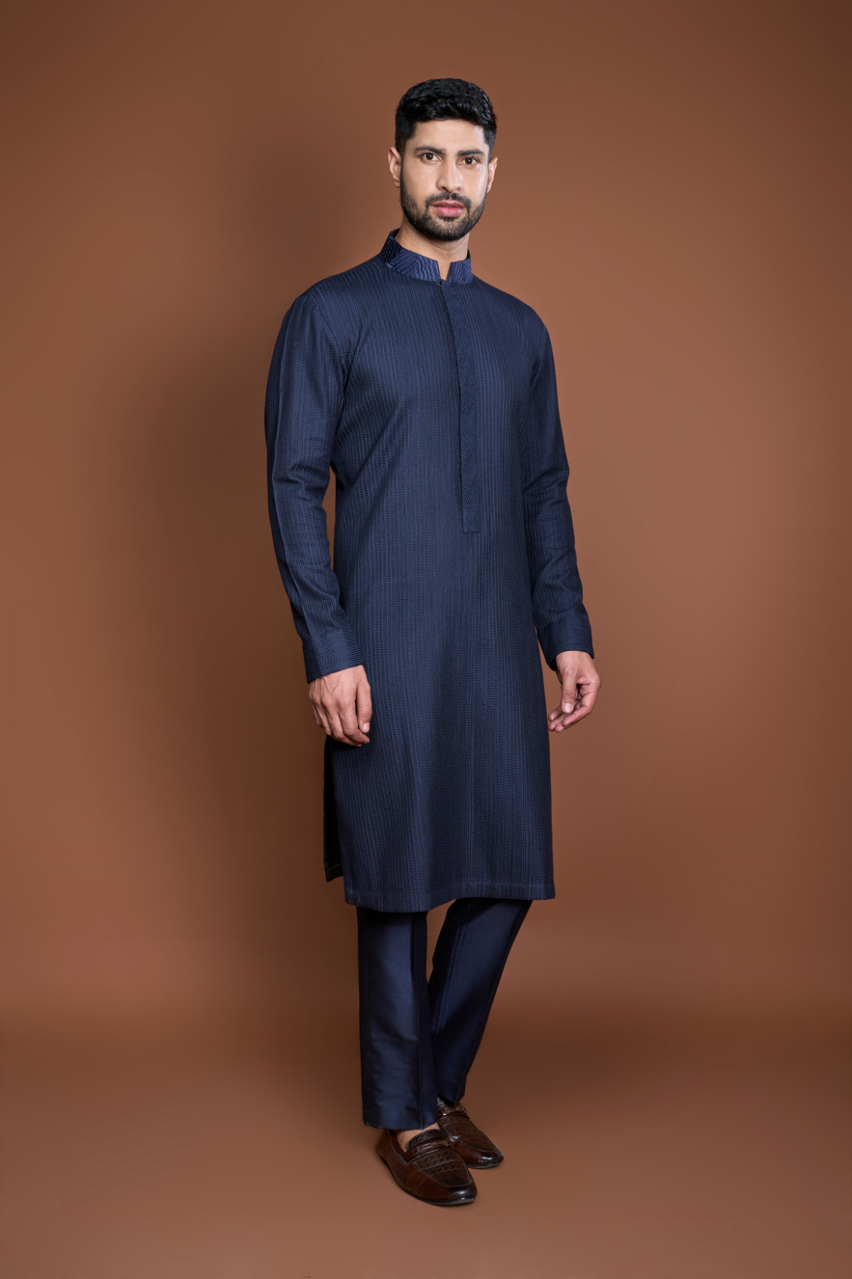 Dark blue pintucks and thread texture kurta set